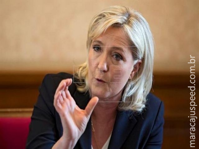 Marine le Pen parabeniza Donald Trump e o " povo americano livre " Marine le Pen parabeniza Donald Trump e o " povo americano livre "