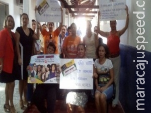 Mulheres protestam contra vereador acusado de agredir e ofender colega Mulheres protestam contra vereador acusado de agredir e ofender colega