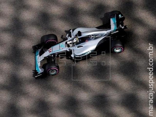 Hamilton lidera os primeiros treinos livres em Abu Dhabi Hamilton lidera os primeiros treinos livres em Abu Dhabi
