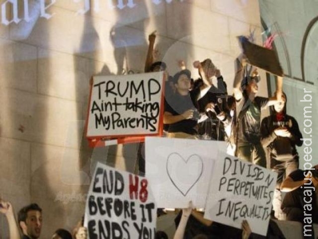 Milhares de pessoas protestam nos EUA contra políticas de Donald Trump Milhares de pessoas protestam nos EUA contra políticas de Donald Trump