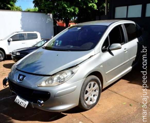 Traficante nota bloqueio, dá meia-volta e abandona 266kg de maconha