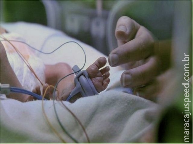  Os bebês que já nascem em clínicas de reabilitação para dependentes de drogas