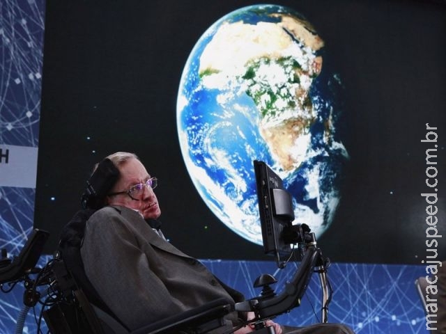  Stephen Hawking recebe alta de hospital de Roma
