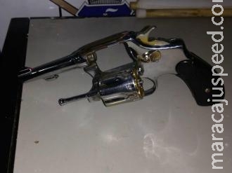 PM prende rapaz de 19 anos com arma na cintura