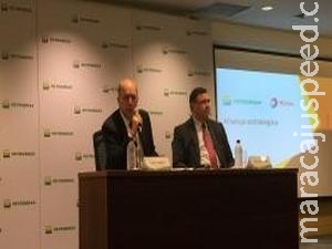Petrobras assina acordo de US$ 2,2 bilhões com empresa francesa Petrobras assina acordo de US$ 2,2 bilhões com empresa francesa