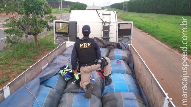 Caminhoneiro é preso com R$ 80 mil em roupas contrabandeadas da Bolívia