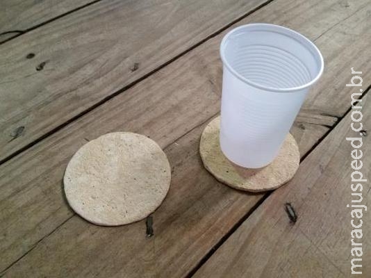 Bióloga mineira quer reciclar bitucas de cigarro e transformar em porta-copos Bióloga mineira quer reciclar bitucas de cigarro e transformar em porta-copos