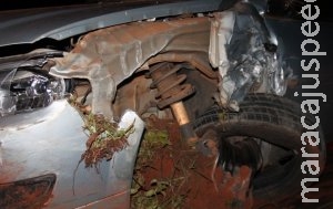 Condutor bêbado tenta ultrapassagem e bate na lateral de carro na MS 306