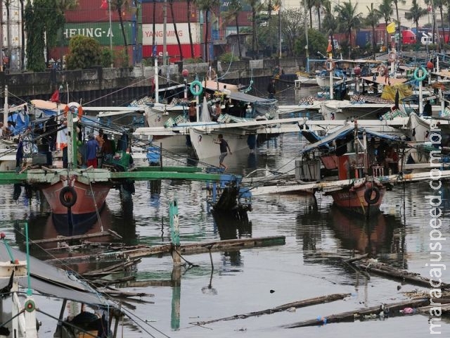  Tufão deixa 6 mortos e 18 desaparecidos nas Filipinas