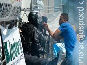 Deputados votam mais 4 projetos do pacote contra crise no Rio Deputados votam mais 4 projetos do pacote contra crise no Rio