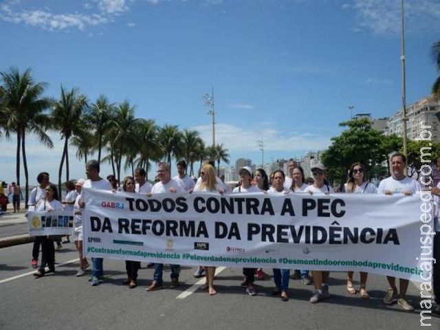 Comissão da OAB faz ato contra reforma da Previdência na orla de Copacabana Comissão da OAB faz ato contra reforma da Previdência na orla de Copacabana