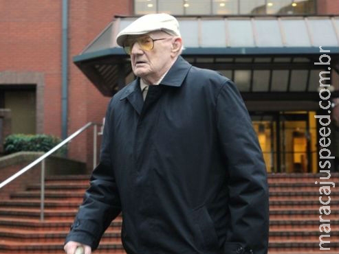 Homem de 101 anos é condenado à prisão por pedofilia no Reino Unido Homem de 101 anos é condenado à prisão por pedofilia no Reino Unido