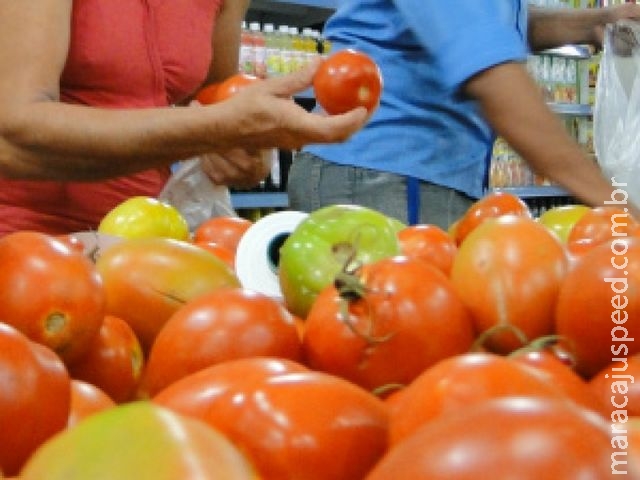 Cai preço da batata e tomate, enquanto frutas têm alta generalizada no atacado