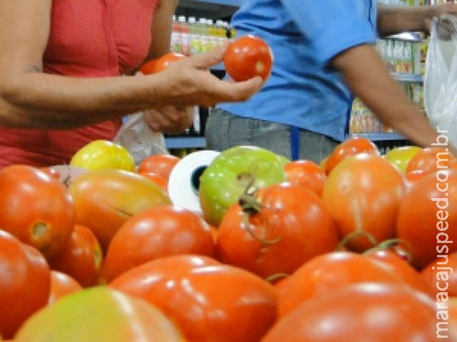 Cai preço da batata e tomate, enquanto frutas têm alta generalizada no atacado Cai preço da batata e tomate, enquanto frutas têm alta generalizada no atacado
