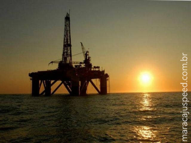 Produção de petróleo e gás natural cresce em outubro em relação a 2015 Produção de petróleo e gás natural cresce em outubro em relação a 2015