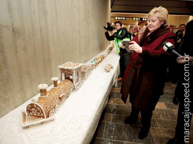  Alunos constroem maior trem do mundo feito com massa de biscoito de gengibre