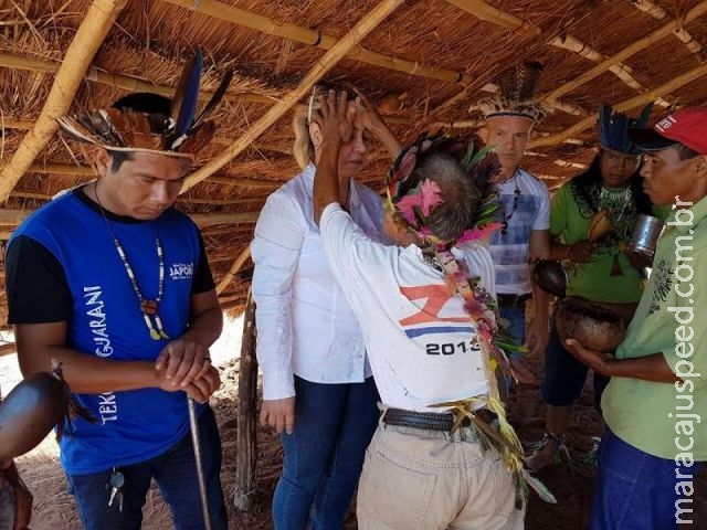 PM e inspetor da Receita recebem " cidadania indígena" PM e inspetor da Receita recebem " cidadania indígena"