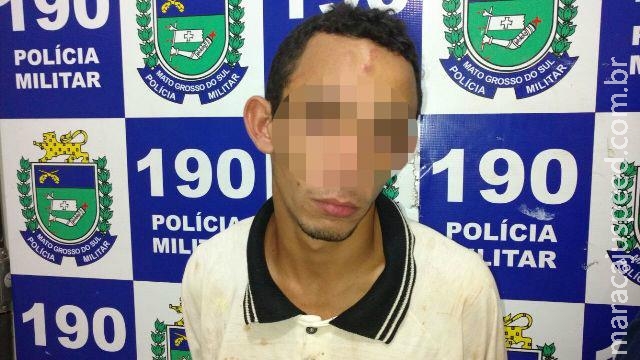 Bêbado, marido apedreja e expulsa de casa companheira