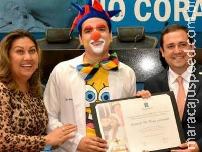 Assembleia reconhece trabalho de 43 " doutores-palhaços "