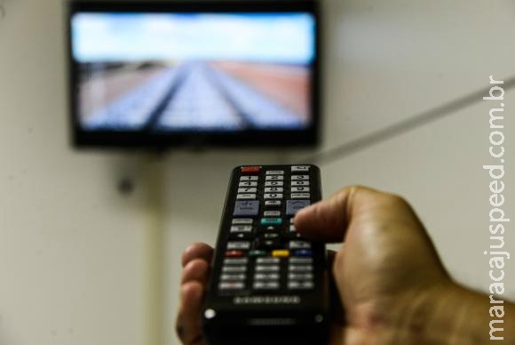 Treze milhões de domicílios no Brasil só têm TV analógica aberta, diz IBGE Treze milhões de domicílios no Brasil só têm TV analógica aberta, diz IBGE