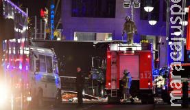 Atropelamento com caminhão deixa 12 mortos e 48 feridos em feira de Natal em Berlim
