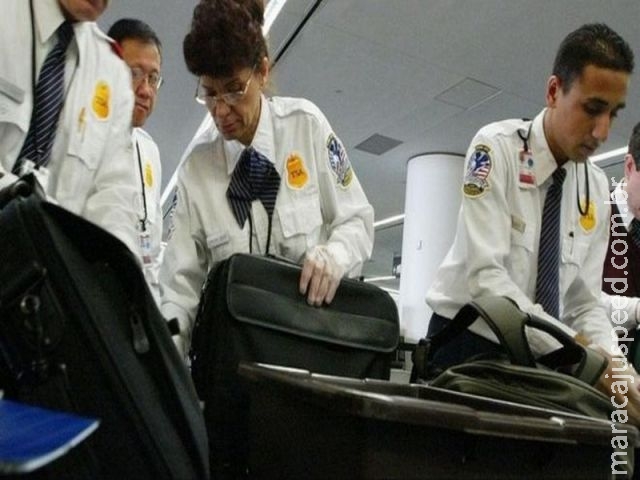  Usar o celular dentro do avião é mesmo perigoso?