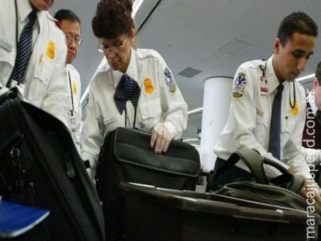 Usar o celular dentro do avião é mesmo perigoso? Usar o celular dentro do avião é mesmo perigoso?