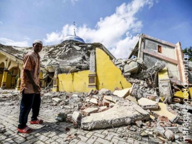 Terremoto mata pelo menos 97 pessoas na Indonésia Terremoto mata pelo menos 97 pessoas na Indonésia