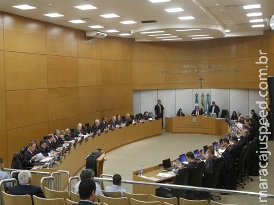Após " guerra " na Justiça, TJ escolhe indicados para vaga de desembargador Após " guerra " na Justiça, TJ escolhe indicados para vaga de desembargador