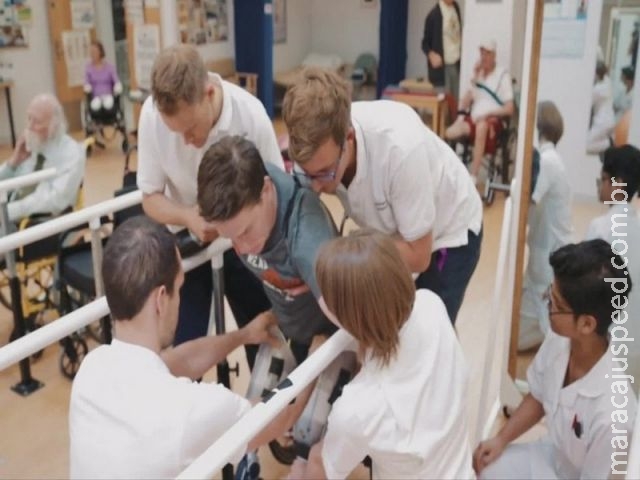 Após perder todos os membros por infecção, britânico vence dificuldades e volta a trabalhar Após perder todos os membros por infecção, britânico vence dificuldades e volta a trabalhar