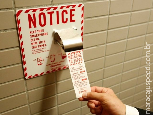 Aeroporto japonês instala papel higiênico " para smartphones em banheiros Aeroporto japonês instala papel higiênico " para smartphones em banheiros