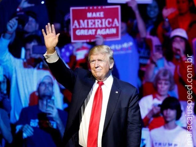Trump escolhe para chefe de Inteligência senador punido por Moscou Trump escolhe para chefe de Inteligência senador punido por Moscou