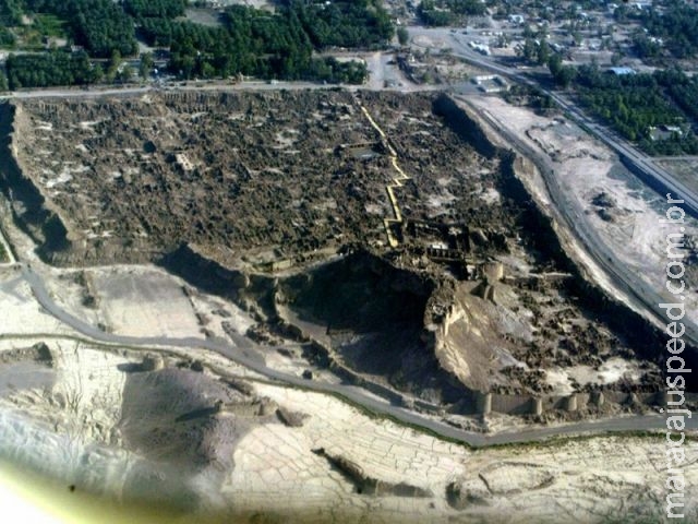 Terremoto deixa quatro mortos no Irã Terremoto deixa quatro mortos no Irã