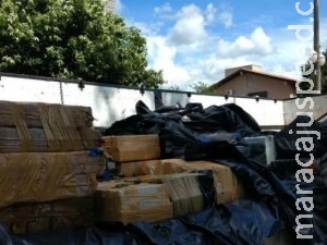 Três toneladas de maconha e 23 kg de cocaína são apreendidas em caminhão Três toneladas de maconha e 23 kg de cocaína são apreendidas em caminhão