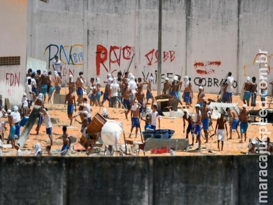 Alcaçuz ainda está sob controle de detentos e muro deve ser construído hoje Alcaçuz ainda está sob controle de detentos e muro deve ser construído hoje