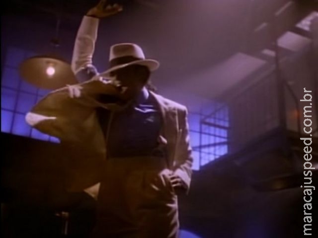 Chapéu de Michael Jackson em " Smooth criminal " é leiloado por 10 mil euros Chapéu de Michael Jackson em " Smooth criminal " é leiloado por 10 mil euros