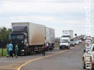 Caminhoneiros continuam protesto com bloqueios de rodovias na 4ª-feira