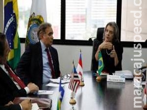 Cármen Lúcia convoca presidentes de tribunais para reunião sobre presídios