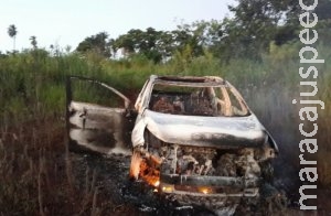 Caminhonete usada em execução de traficante é encontrada incendiada