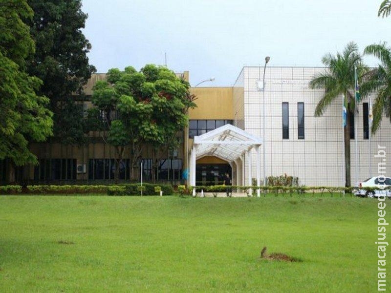 Com salário acima do teto, MPE paga até R$ 56 mil mensais para promotor Com salário acima do teto, MPE paga até R$ 56 mil mensais para promotor