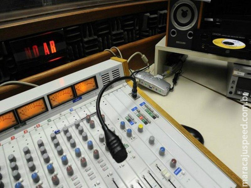 Emissoras de radiodifusão terão que ser informadas sobre término de outorga