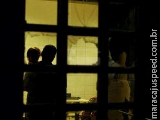 Homem invade casa, agride família e sequestra ex-mulher e filha de 6 meses