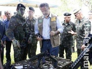 Ministro promete dobrar investimentos em monitoramento na fronteira de MS Ministro promete dobrar investimentos em monitoramento na fronteira de MS
