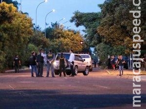 Pai e filho que sobreviveram a tiros de PRF participam da reconstituição