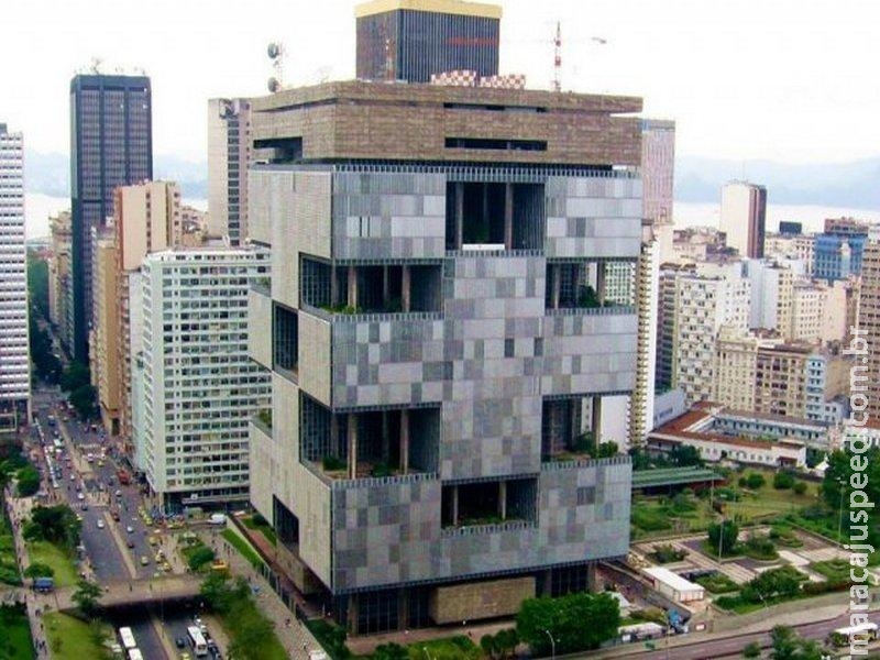 PEC submete funcionários de estatais a teto salarial do funcionalismo PEC submete funcionários de estatais a teto salarial do funcionalismo