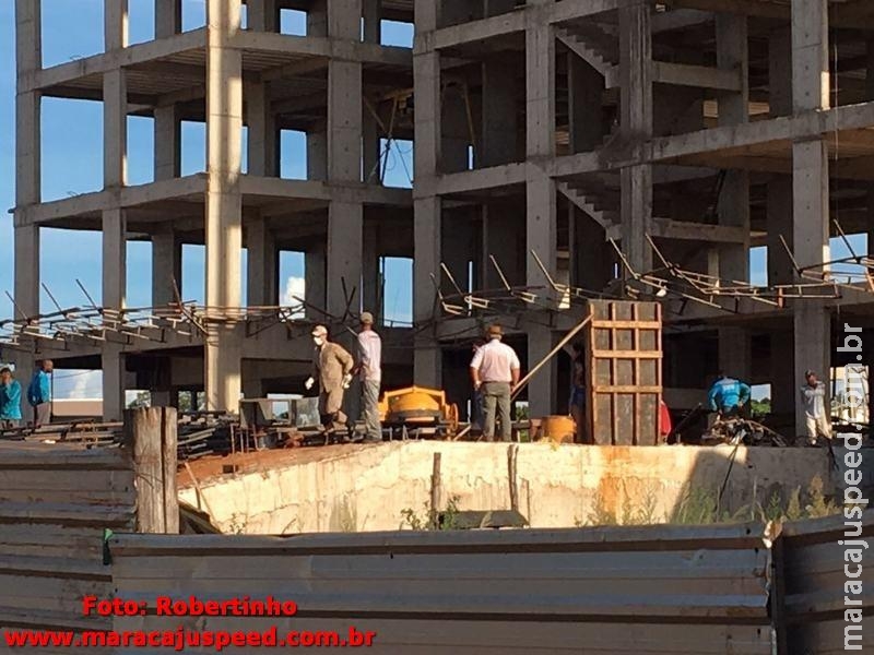 Urgente: Homem cai de prédio de nove andares em construção e fica em estado gravíssimo Urgente: Homem cai de prédio de nove andares em construção e fica em estado gravíssimo