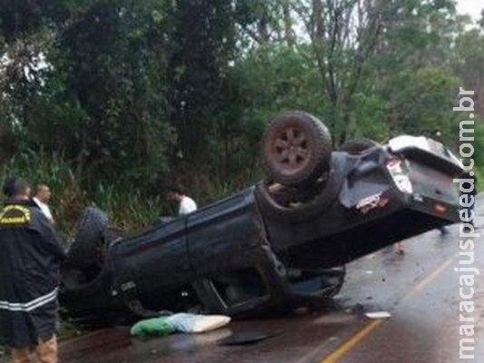 Caminhonete capota em curva e pastor de MS morre em acidente