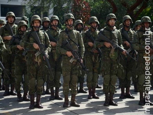 Carreira militar é alternativa para quem conclui ensino médio Carreira militar é alternativa para quem conclui ensino médio