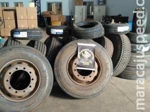Contrabandeados, até pneus usados em carreta são apreendidos pelo DOF