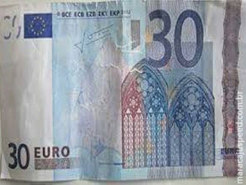 Freguês paga bebidas com nota falsa de 30 euros em pub de Dublin Freguês paga bebidas com nota falsa de 30 euros em pub de Dublin